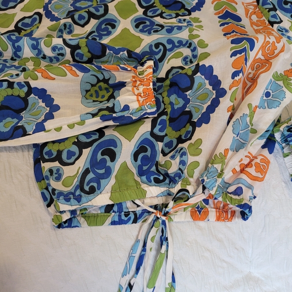 Colorful Women's Patterned Blouse - Picture 4 of 10